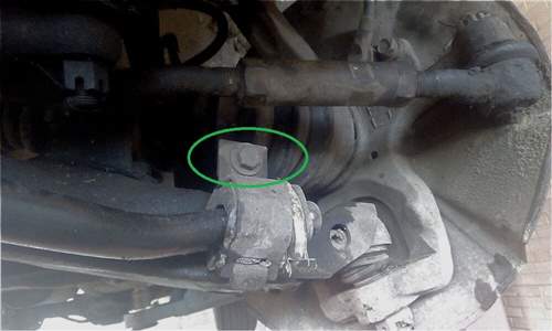 Замена внешних втулок переднего стабилизатора на Mitsubishi Pajero III